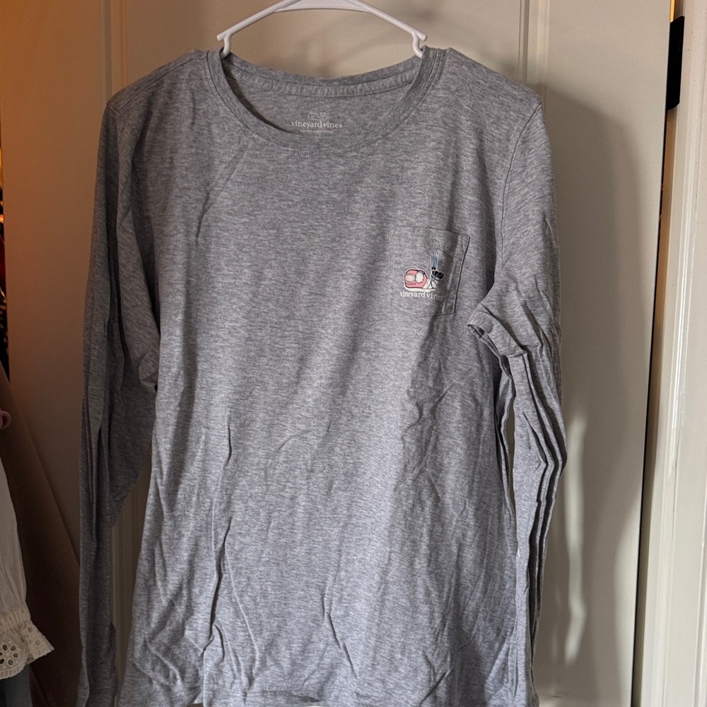 Women’s Vineyard Vines Gray Long Sleeve Shirt with Logo